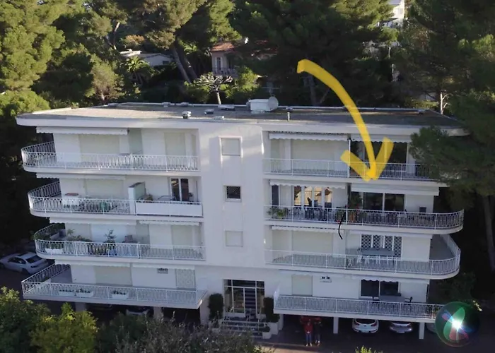 Chic A Cannes, Avec Terrasse Et Cheminee, 83 M²