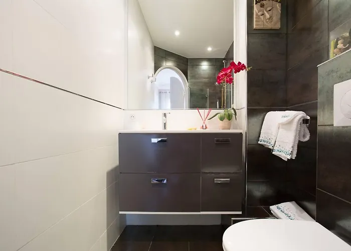 Chic A Cannes, Avec Terrasse Et Cheminee, 83 M² * كان