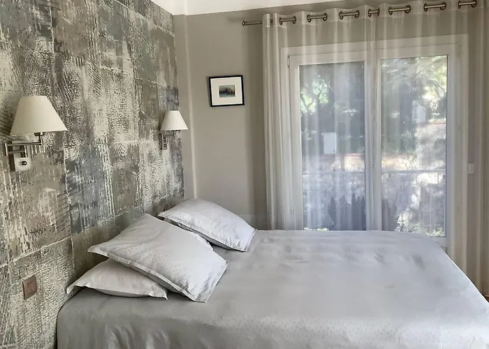 Chic A Cannes, Avec Terrasse Et Cheminee, 83 M² *