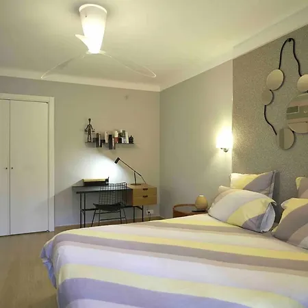 Appartement Chic à Cannes, Avec Terrasse Et Cheminée, 83 M² *