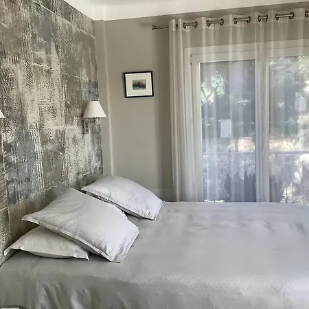 Chic à Cannes, Avec Terrasse Et Cheminée, 83 M² Appartement *