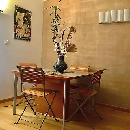 Chic à Cannes, Avec Terrasse Et Cheminée, 83 M²