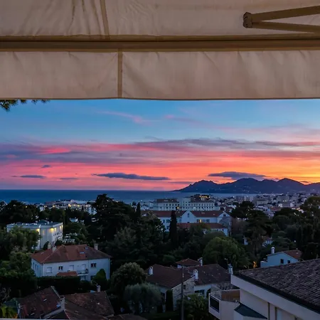Chic à Cannes, Avec Terrasse Et Cheminée, 83 M² * Cannes