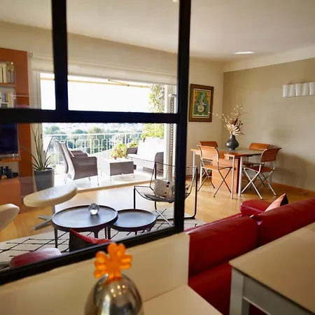 Chic A Cannes, Avec Terrasse Et Cheminee, 83 M²