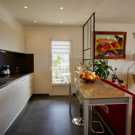 Chic A Cannes, Avec Terrasse Et Cheminee, 83 M² *