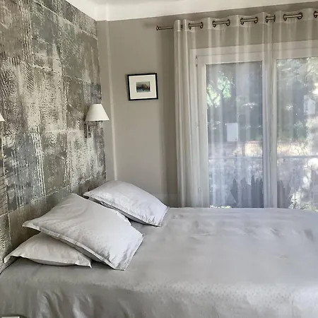 Chic A Cannes, Avec Terrasse Et Cheminee, 83 M² *