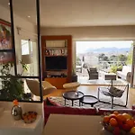 Chic A Cannes, Avec Terrasse Et Cheminee, 83 M² Apartment